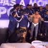 Cyril Hanouna, torse nu avec les handballeurs dans TPMP