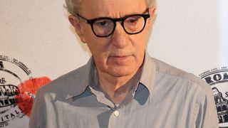 Woody Allen accusé d'agression sexuelle par sa fille adoptive, il contre-attaque