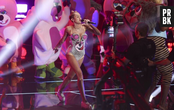 Miley Cyrus pendant son show provoc' aux MTV VMA 2013