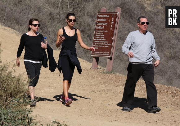 Lea Michele : randonnée familiale à Los Angeles, le 3 février 2014