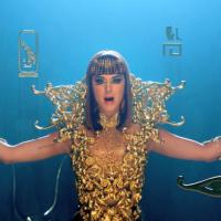 Katy Perry : Dark Horse, le clip en mode Cléopâtre sexy