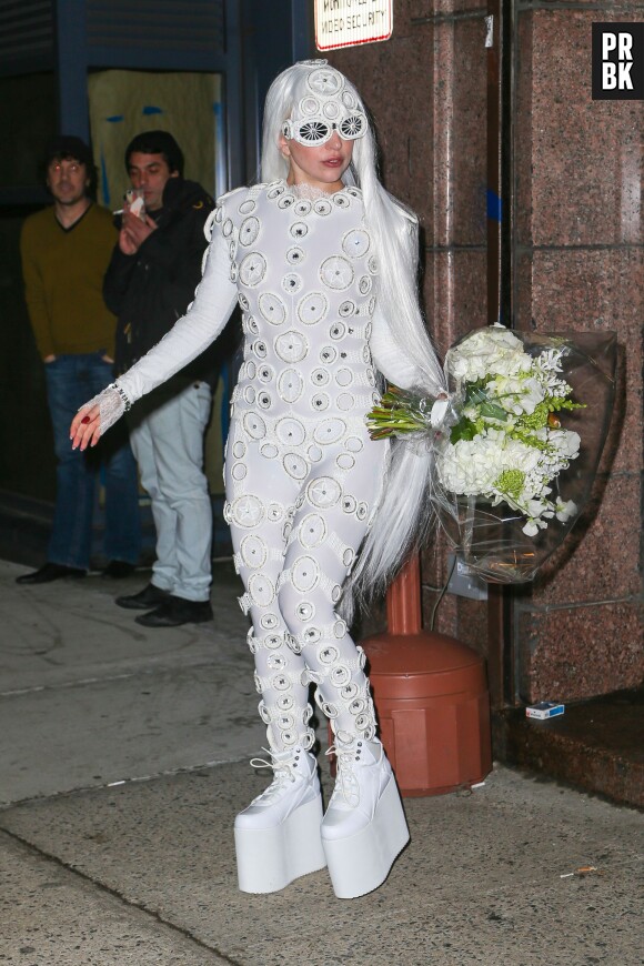 Lady Gaga revisite la tenue de mariée à New York le jeudi 20 février 2014 à New York