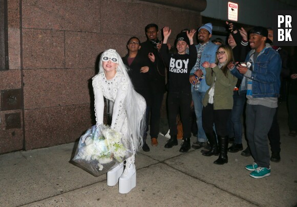 Lady Gaga joue à la mariée à New York le jeudi 20 février 2014 à New York