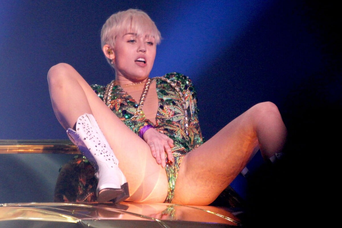 Miley Cyrus : une porno girl inventée et contrôlée par...Obama ?! -  PureBreak