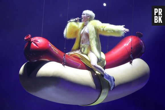 Miley Cyrus en concert sur une saucisse