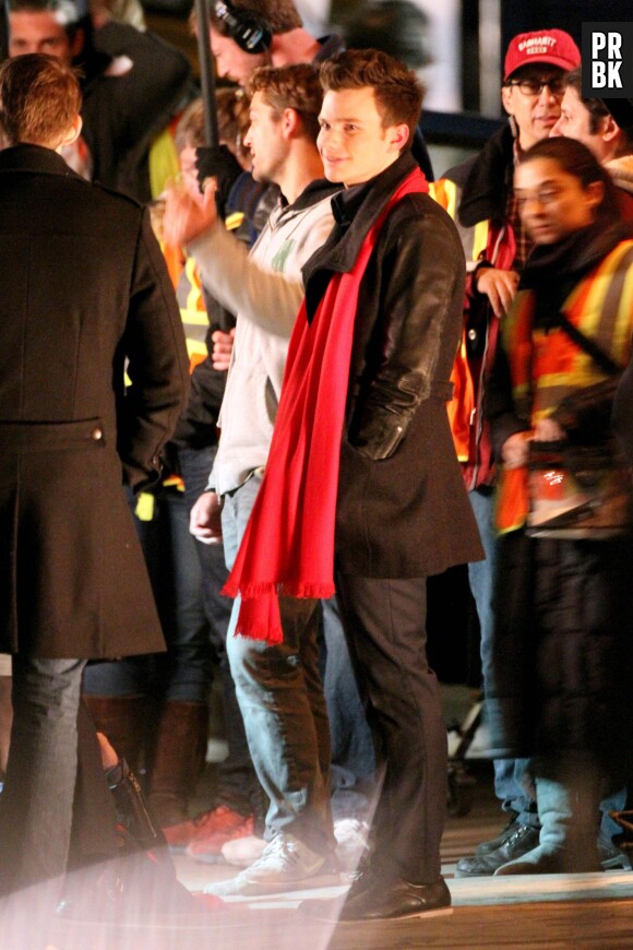 Glee saison 5 : Chris Colfer souriant sur le tournage, le 25 février 2014 à Los Angeles