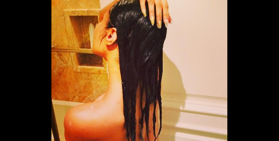 Nicki Minaj : topless et naturelle en sortant de sa douche sur les réseaux sociaux