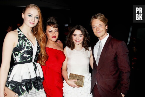Sophie Turner, Maisie Williams, Alfie Allen et sa fiancée à l'avant-première de la saison 4 de Game of Thrones à New York le 18 mars 2014