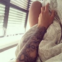 Caroline Receveur &quot;copie&quot; Anaïs Camizuli : nouveau tatouage géant sur le bras