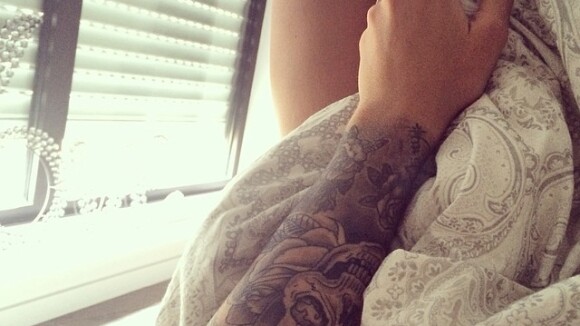 Caroline Receveur "copie" Anaïs Camizuli : nouveau tatouage géant sur le bras