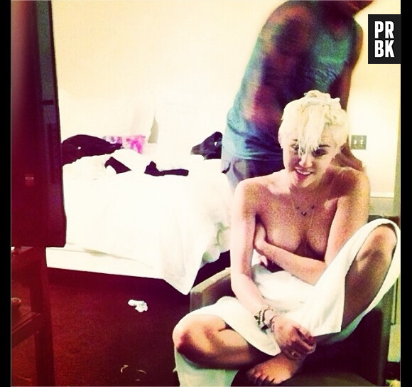 Miley Cyrus : seins nus sur Instagram
