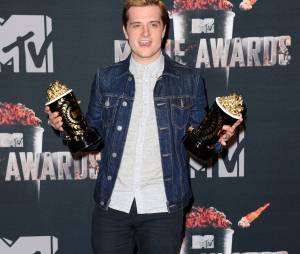 Josh Hutcherson remporte le prix de meilleur acteur et meilleur film pour Hunger Games 2 aux MTV Movie Awards 2014 le 13 avril 2014