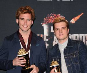 Sam Claflin, Josh Hutcherson et les prix remportés par Hunger Games 2 : l'embrasement aux MTV Movie Awards 2014 le 13 avril 2014