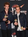 Les acteurs d'Hunger Games Sam Claflin et Josh Hutcherson aux MTV Movie Awards 2014 le 13 avril 2014