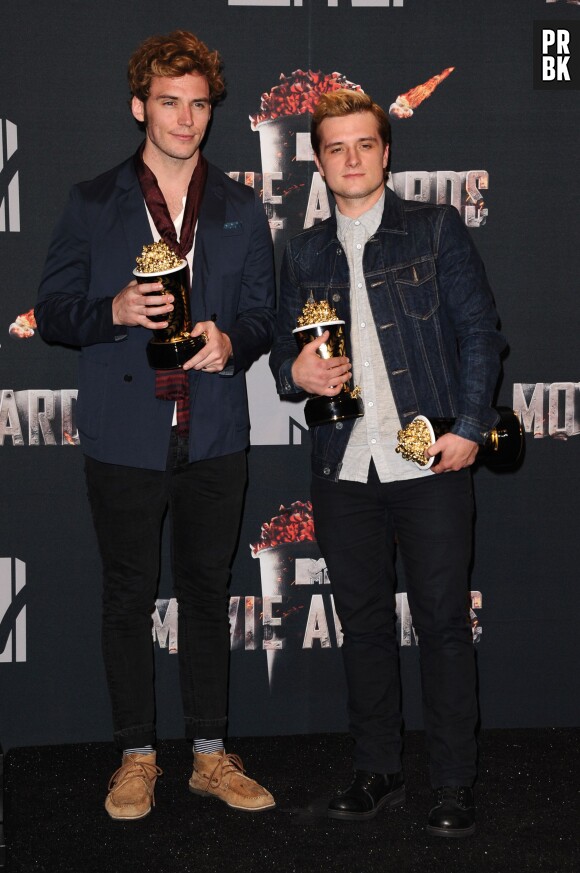 Les acteurs d'Hunger Games Sam Claflin et Josh Hutcherson aux MTV Movie Awards 2014 le 13 avril 2014