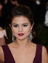  Selena Gomez : une femme fatale glamour au Met Gala 2014 