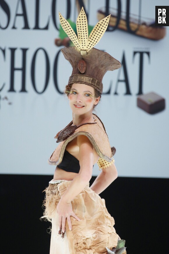 Elodie Varlet défile au Salon du chocolat 2012