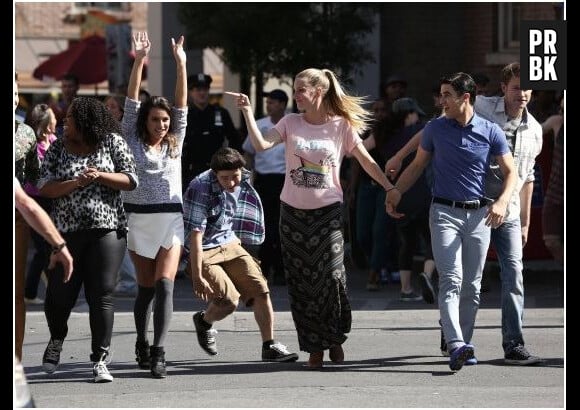 Glee saison 5, épisode 20 : la bande chante dans les rues de NY