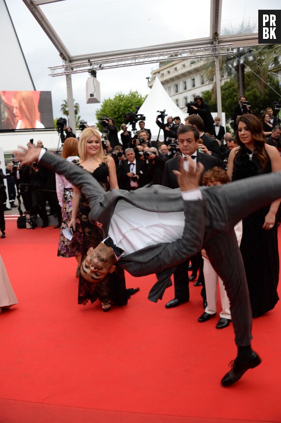 Brahim Zaibat en mode breakdance sur la Croisette, le 19 mai 2014 à Cannes