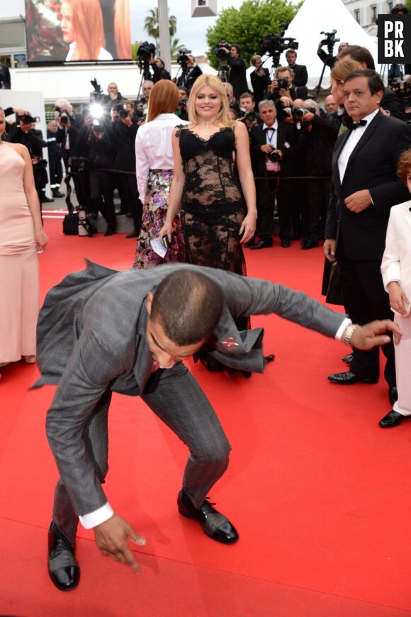 Brahim Zaibat assure le show sur le tapis rouge, le 19 mai 2014 à Cannes