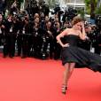 Cheryl Cole prend la pose sur le tapis rouge du festival de Cannes, le 19 mai 2014