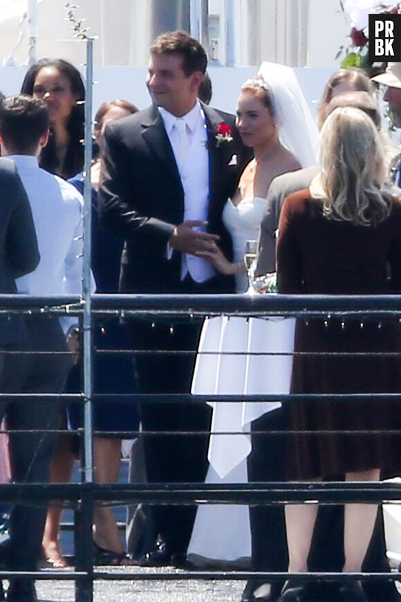Bradley Cooper marié à Sienna Miller pour le tournage du film American Sniper de Clint Eastwood, à Los Angeles le 30 mai 2014