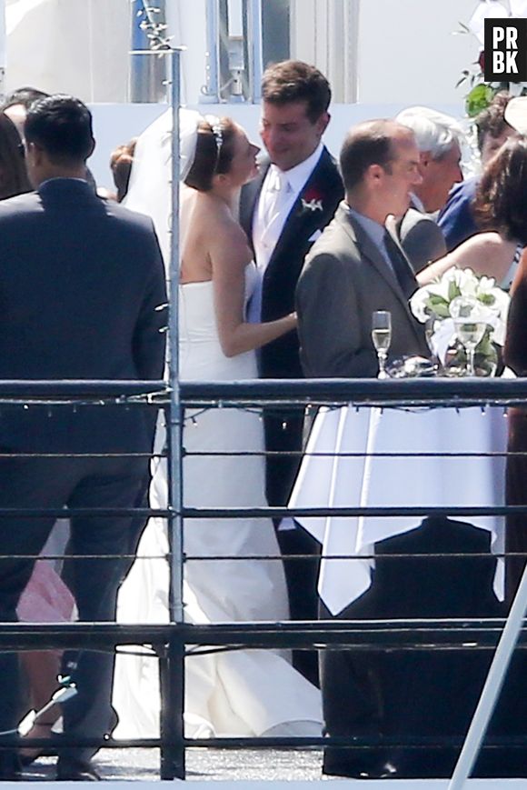 Bradley Cooper marié à Sienna Miller pour le tournage du film American Sniper de Clint Eastwood, à Los Angeles le 30 mai 2014