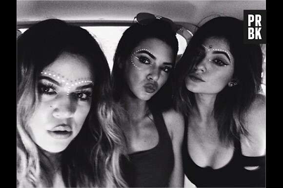 Khloe Kardashian, Kendall et Kylie Jenner : le bindi, accessoire mode de l'été 2014