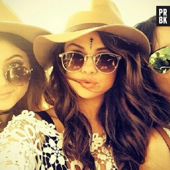 Selena Gomez : le bindi, accessoire mode de l'été 2014