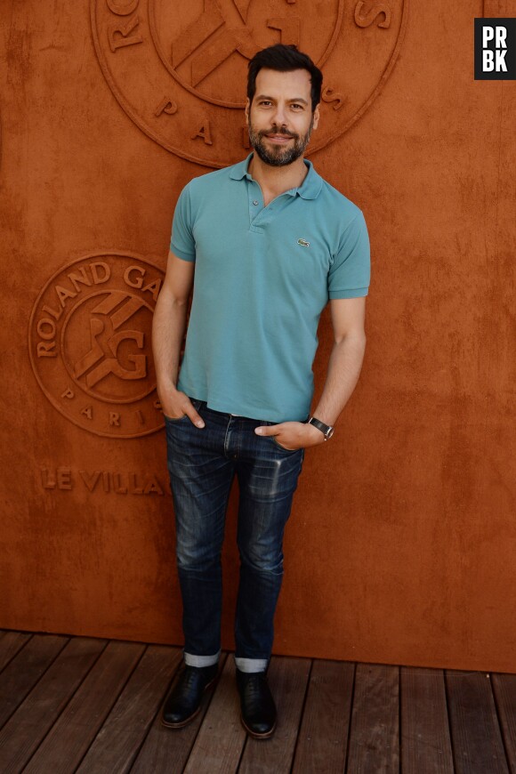 Laurent Lafitte prend la pose à Roland Garros, le vendredi 6 juin 2014