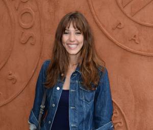 Doria Tillier souriante au quartier VIP de Roland Garros, le 7 juin 2014