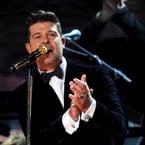 Robin Thicke attaqué sur Twitter lors d'un échange avec les internautes