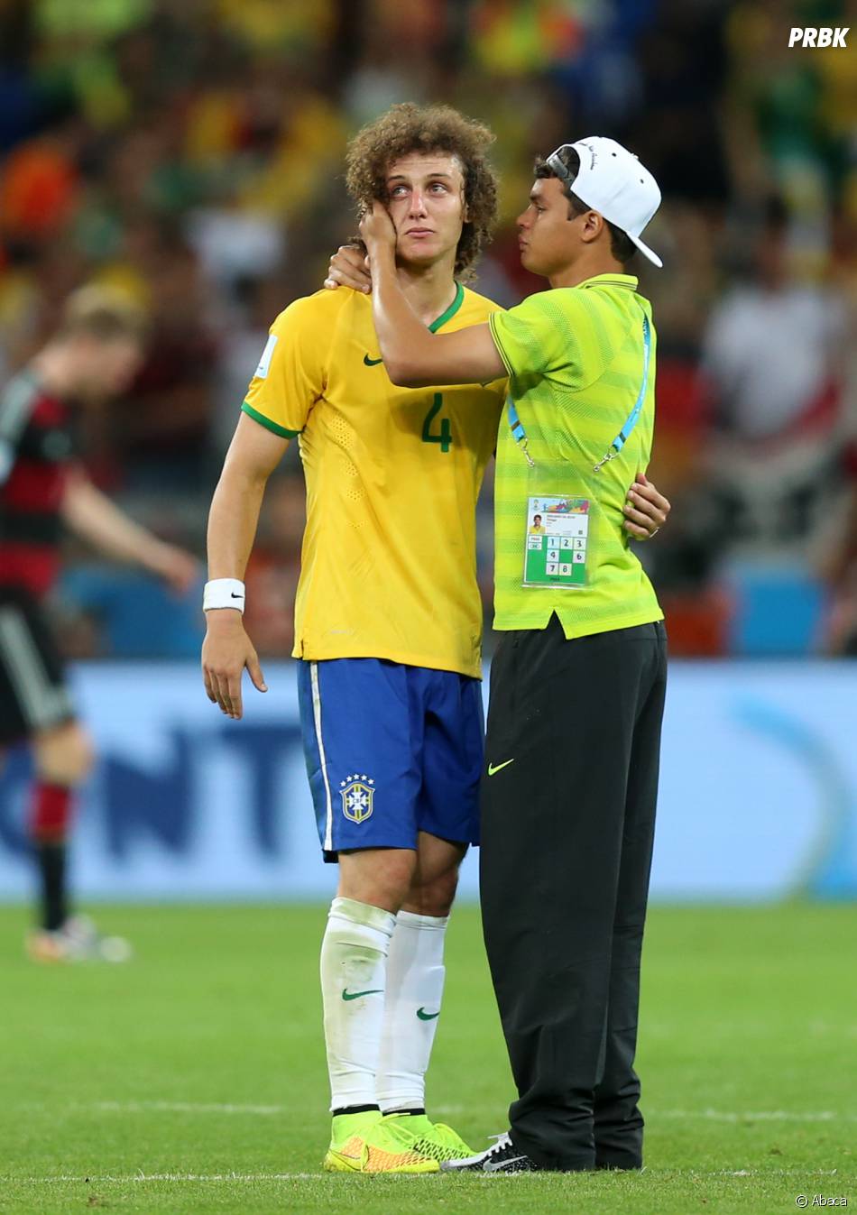 David Luiz Reconforte Par Thiago Silva Apres Bresil Vs Allemagne Le 8 Juillet 2014 Purebreak