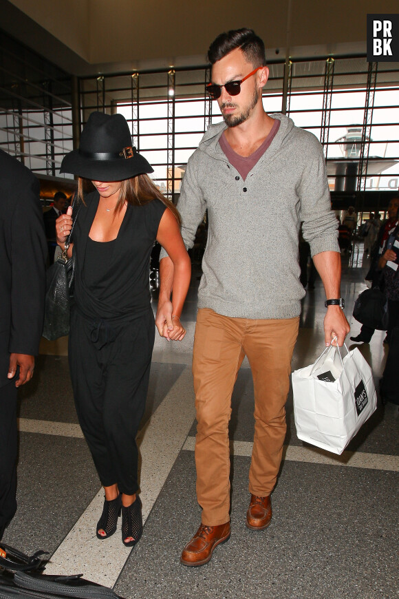 Lea Michele et Matthew Paetz en couple à l'aéroport de Los Angeles, le 15 juillet 2014