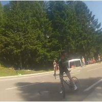 Tour de France 2014 : un cycliste français s&#039;énerve contre un spectateur