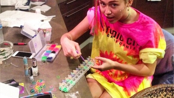Miley Cyrus, Kate Middleton... et le Pape : tous addicts aux Rainbow Loom