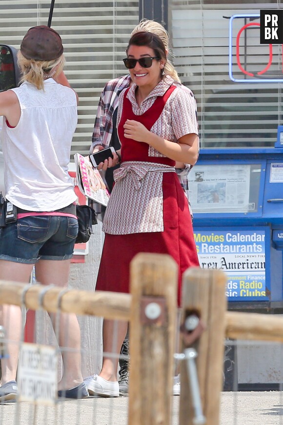 Lea Michele heureuse sur le tournage de l'épisode 6 de la saison 7 de Sons of Anarchy, le 29 juillet 2014 à Los Angeles