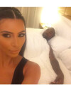 Kim Kardashian : selfie au lit avec Kanye West