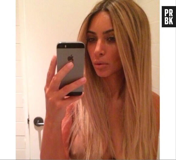 Kim Kardashian : selfie en (fausse) blonde