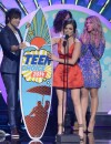  Teen Choice Awards 2014 : Lucy Hale sexy avec sa planche 