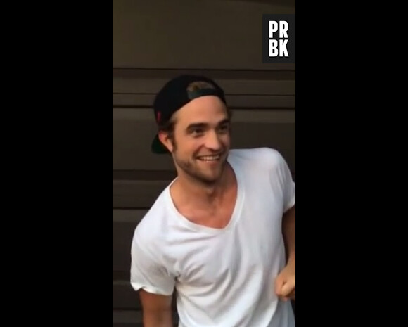 Robert Pattinson fait le Ice Bucket Challenge