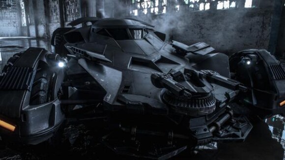 Batman v Superman : Zack Snyder dévoile l'impressionnante Batmobile