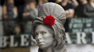 Amy Winehouse : sa statue de bronze dévoilée à Londres