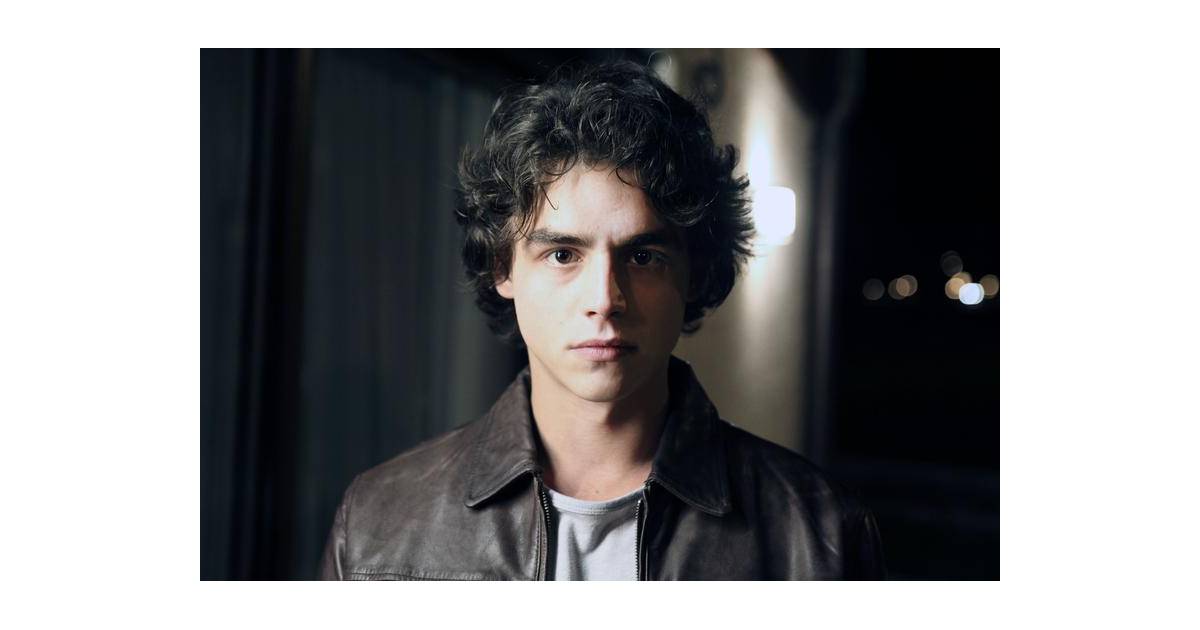 Les Revenants saison 1 : Simon sur une photo - Purebreak
