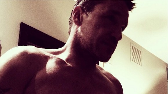 Benjamin Castaldi torse nu sur Instagram : photo narcissique... mais assumée