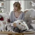  Taylor Swift entour&eacute;e de chats dans la pub Coca-Cola Light 
