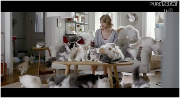 Taylor Swift entour&eacute;e de chats dans la pub Coca-Cola Light