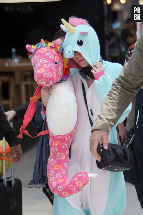 Miley Cyrus en licorne le 25 octobre dernier à l'aéroport de Sydney