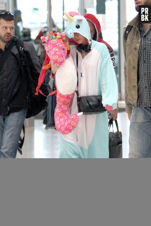 Miley Cyrus en licorne le 25 octobre dernier à l'aéroport de Sydney