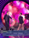 Alizée et Grégoire Lyonnet complices pendant leur prestation dans Les 30 ans du Top 50